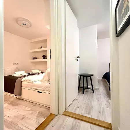 Apartment Cozy 2-bedroom In The Center