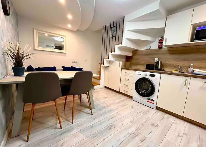 Cozy 2-bedroom In The Center Apartmán *